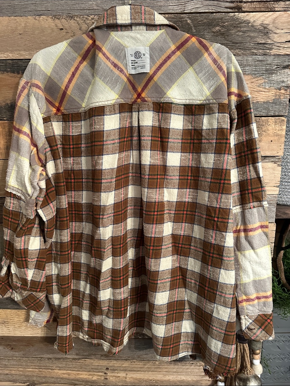 BDG Brown and Cream Plaid Button-Down flannel - Picture 5 of 6